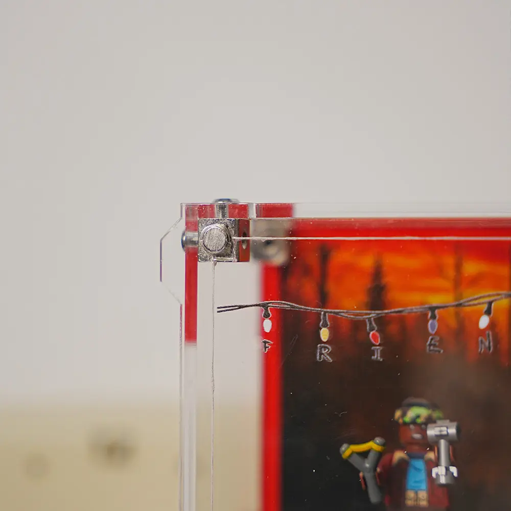 LEGO Display Acrylic Case for The Upside Down Minifigures (75810) - Image 5