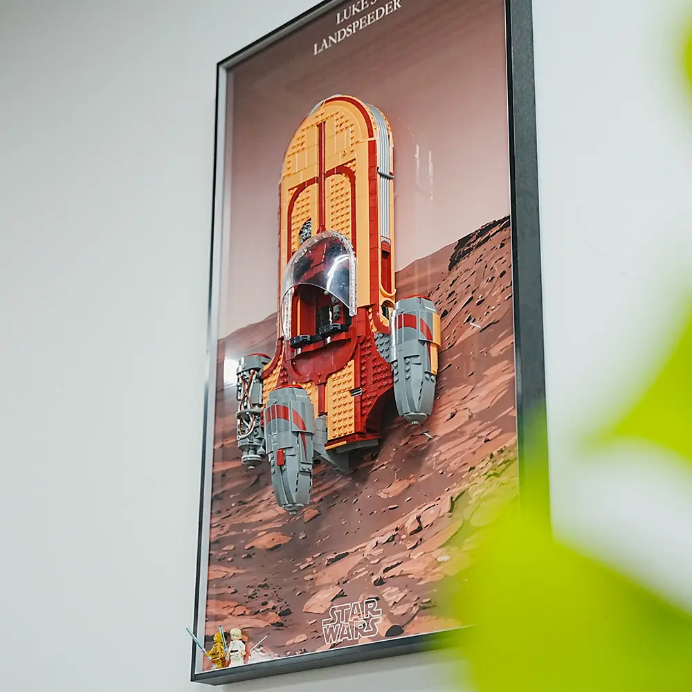 LEGO Display Frame for STAR WARS Luke Skywalker’s Landspeeder (75341) - Image 5