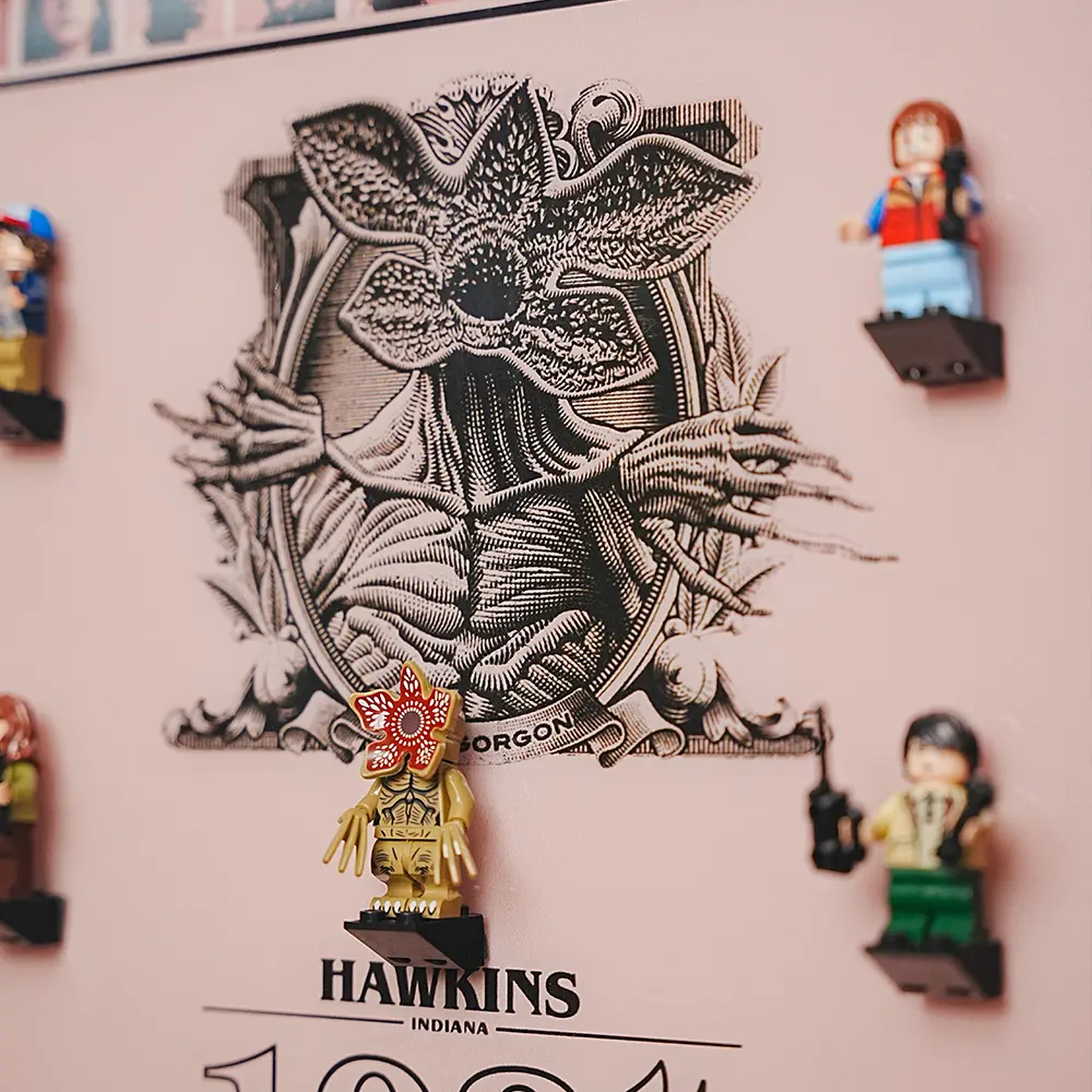 LEGO Display Case for The Upside Down Minifigures (75810) - Image 3
